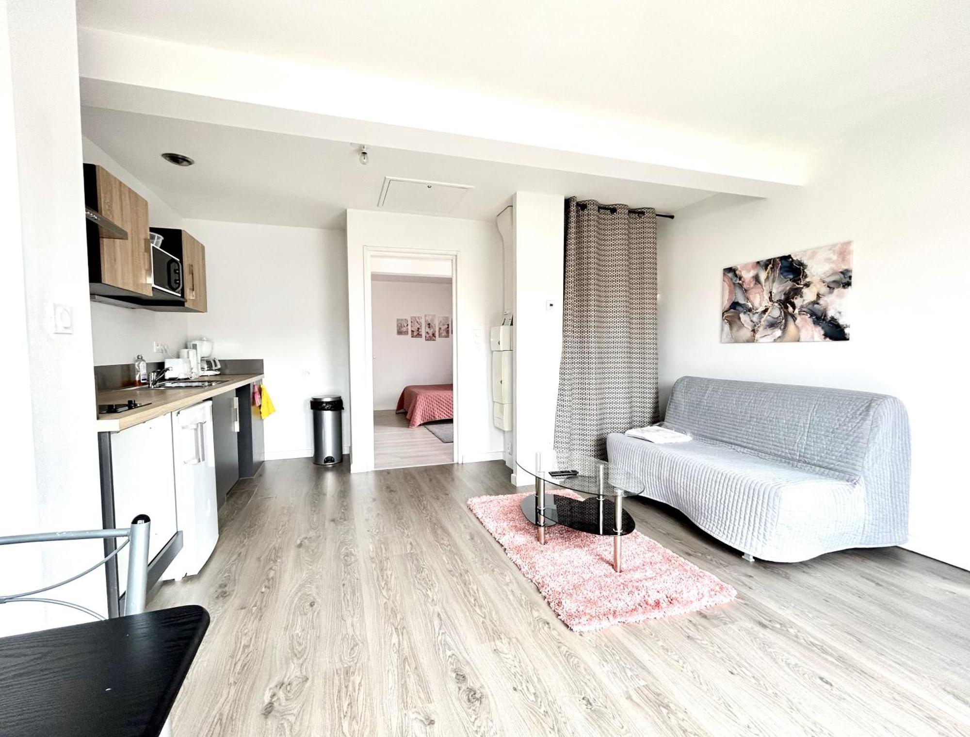 Du Vignoble A L'Atlantique - Residence Montifault Gites Du 2 Au 3 Pieces Le Pallet المظهر الخارجي الصورة