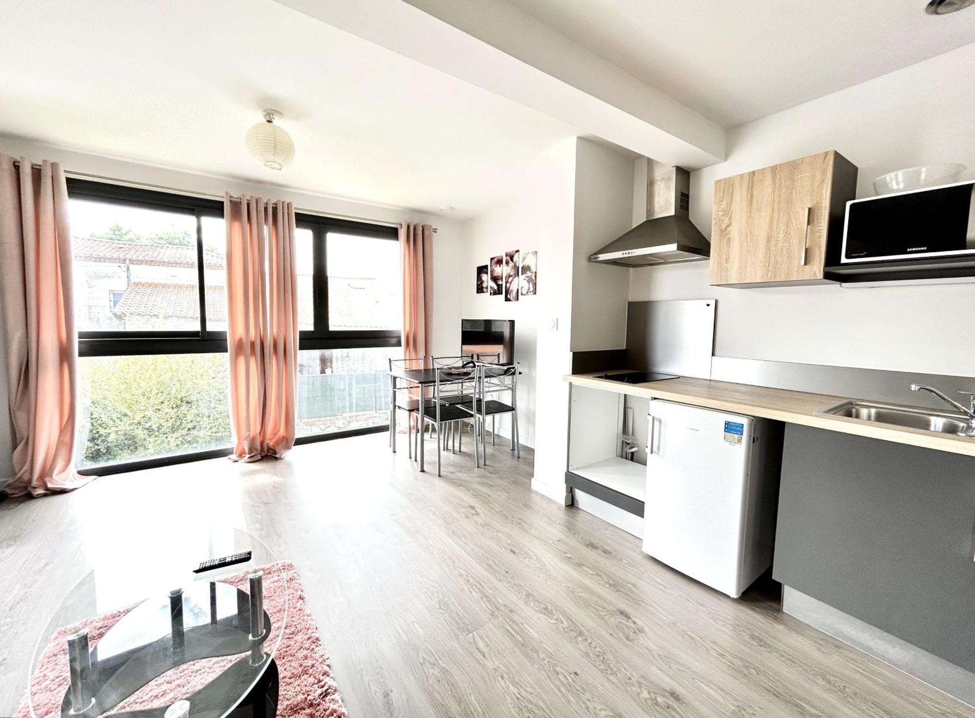 Du Vignoble A L'Atlantique - Residence Montifault Gites Du 2 Au 3 Pieces Le Pallet المظهر الخارجي الصورة